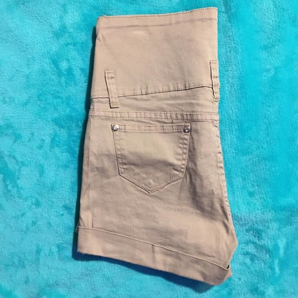 High-Rise Khaki 3 Button 5 Pocket Stretch Shorts - Picture 14 of 16